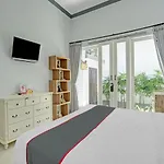 Collection O 90808 Kubu Carik Seminyak